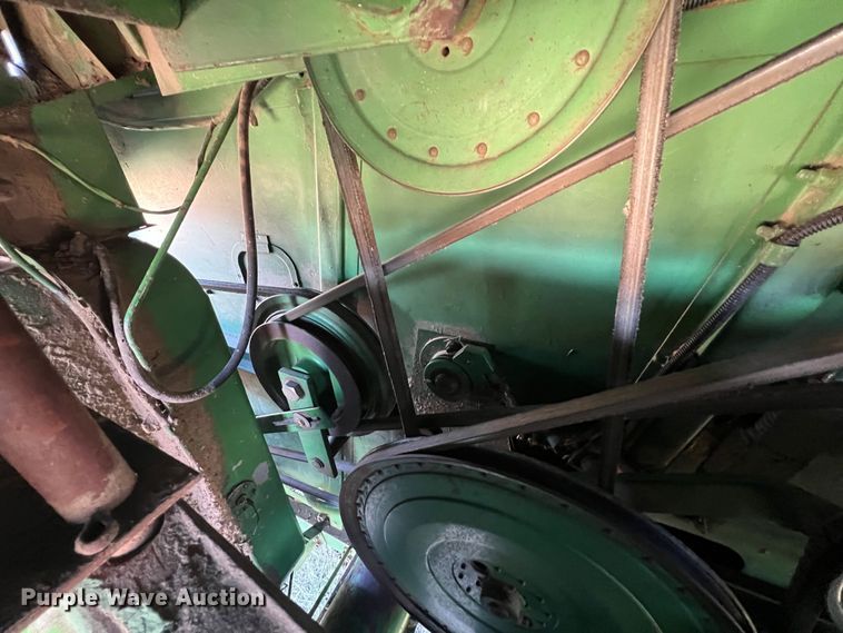 image for item ID9259 1979 John Deere 8820  combine