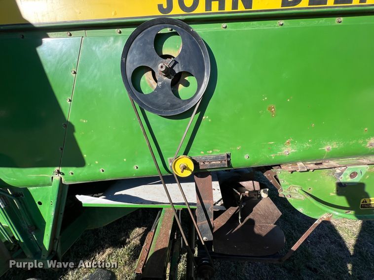 image for item ID9259 1979 John Deere 8820  combine