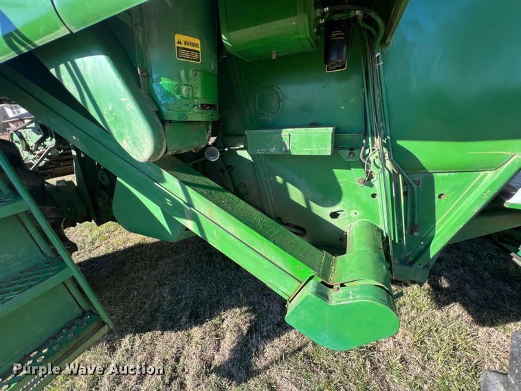 image for item ID9259 1979 John Deere 8820  combine