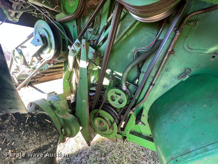 image for item ID9259 1979 John Deere 8820  combine