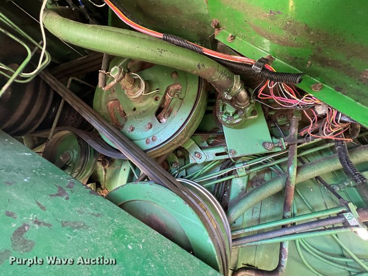 image for item ID9259 1979 John Deere 8820  combine
