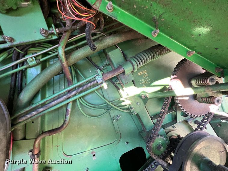 image for item ID9259 1979 John Deere 8820  combine