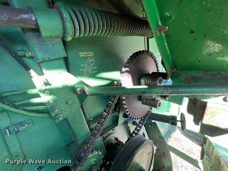 image for item ID9259 1979 John Deere 8820  combine