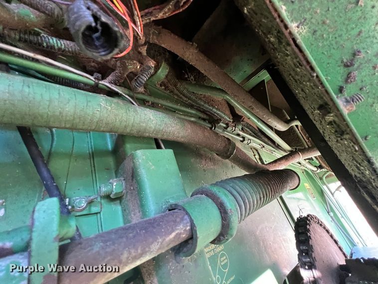 image for item ID9259 1979 John Deere 8820  combine