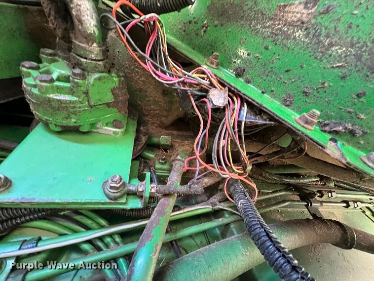 image for item ID9259 1979 John Deere 8820  combine