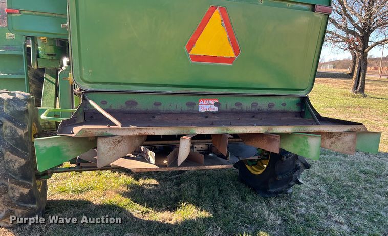 image for item ID9259 1979 John Deere 8820  combine