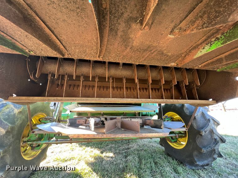 image for item ID9259 1979 John Deere 8820  combine