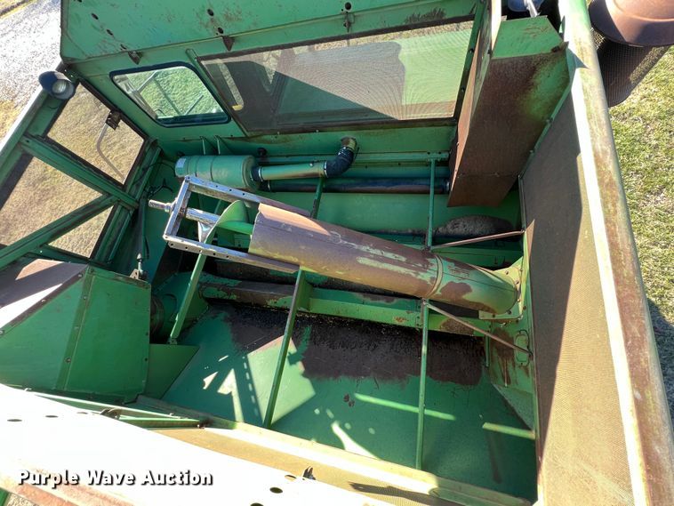 image for item ID9259 1979 John Deere 8820  combine