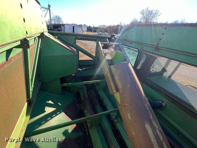 image for item ID9259 1979 John Deere 8820  combine