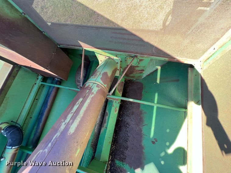 image for item ID9259 1979 John Deere 8820  combine