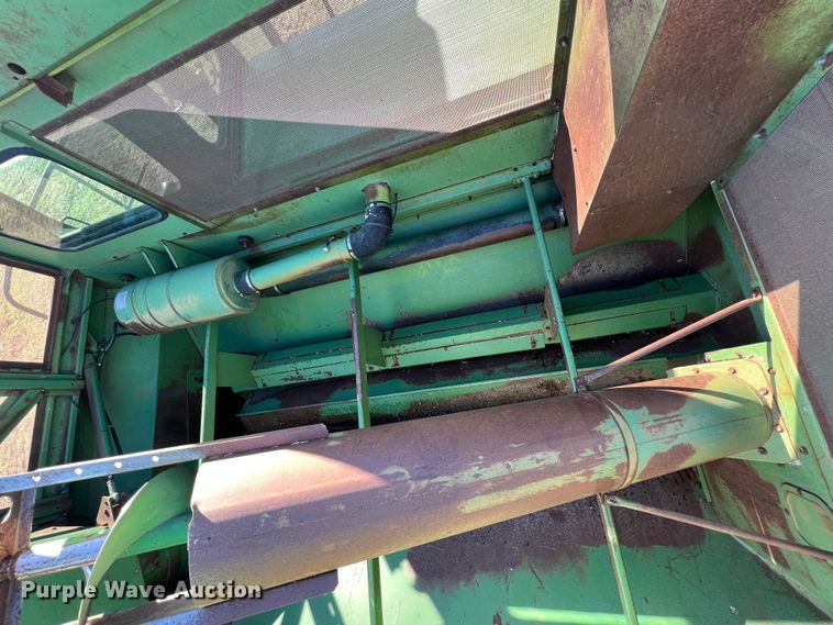 image for item ID9259 1979 John Deere 8820  combine