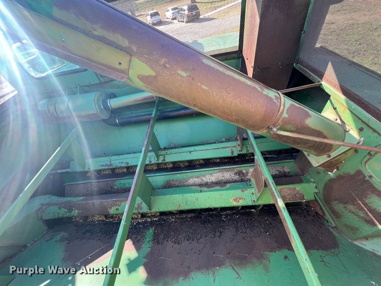 image for item ID9259 1979 John Deere 8820  combine