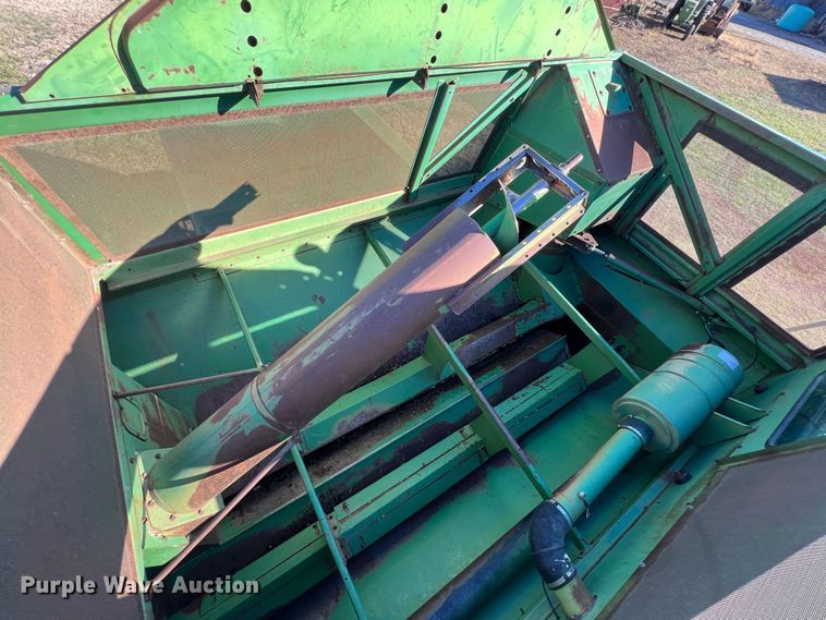 image for item ID9259 1979 John Deere 8820  combine