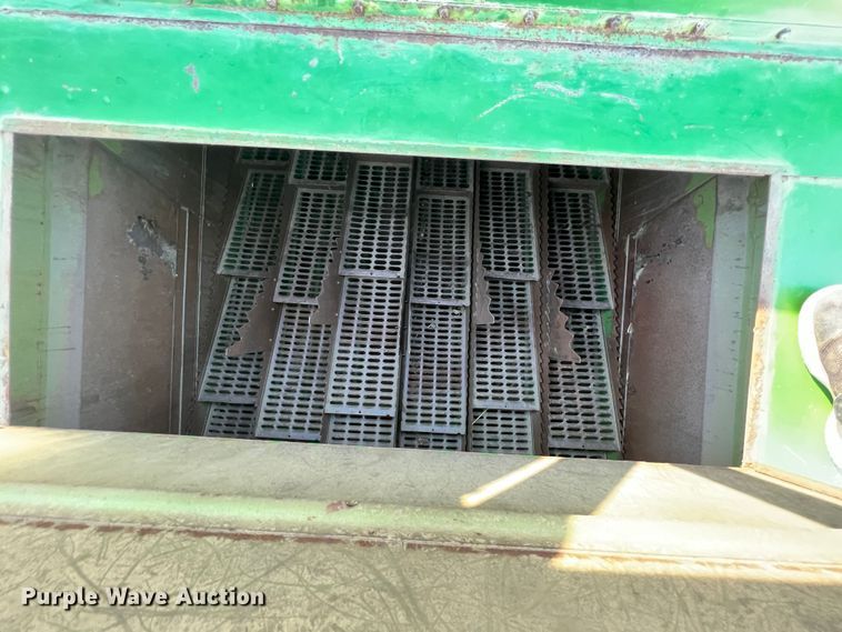 image for item ID9259 1979 John Deere 8820  combine