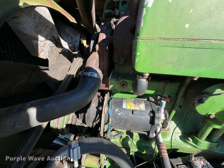 image for item ID9259 1979 John Deere 8820  combine