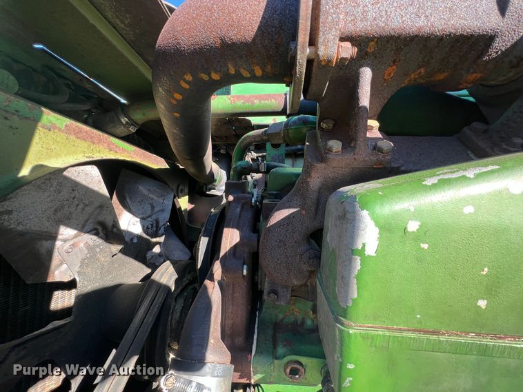 image for item ID9259 1979 John Deere 8820  combine