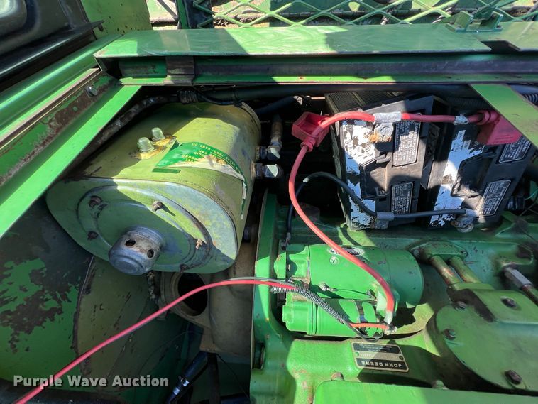 image for item ID9259 1979 John Deere 8820  combine
