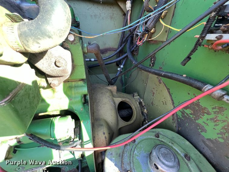 image for item ID9259 1979 John Deere 8820  combine