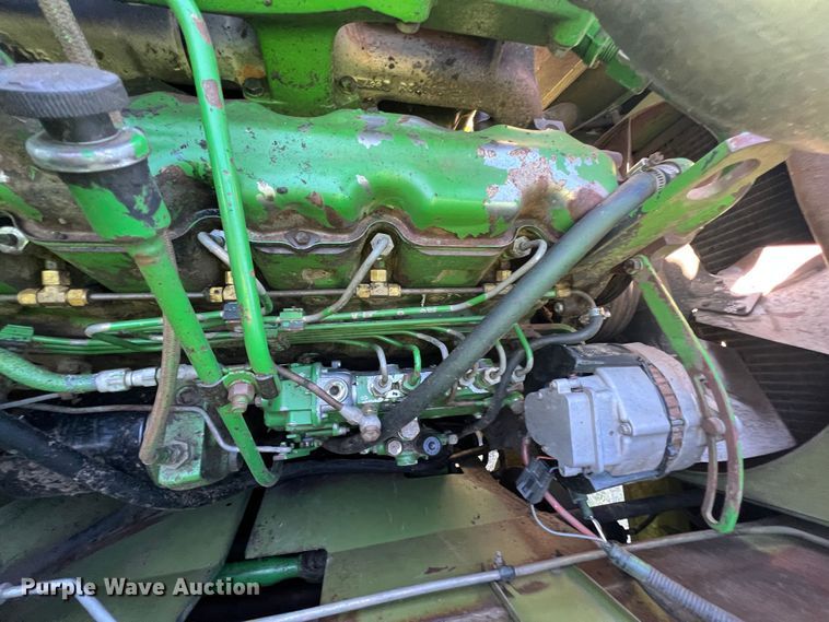 image for item ID9259 1979 John Deere 8820  combine