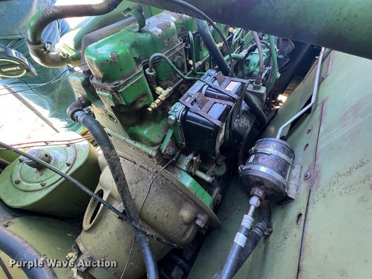 image for item ID9259 1979 John Deere 8820  combine
