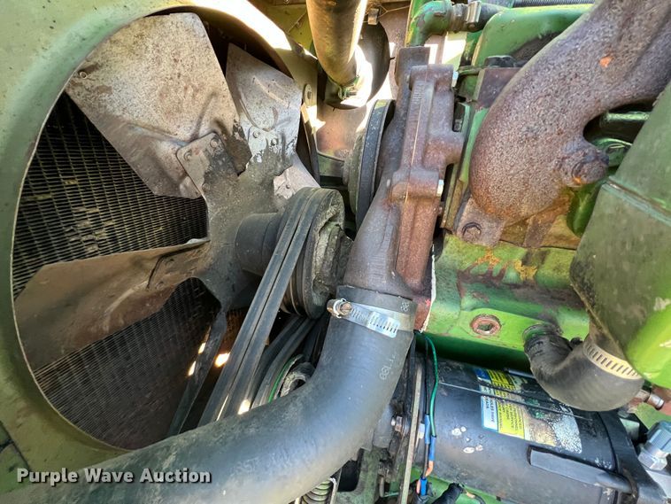 image for item ID9259 1979 John Deere 8820  combine