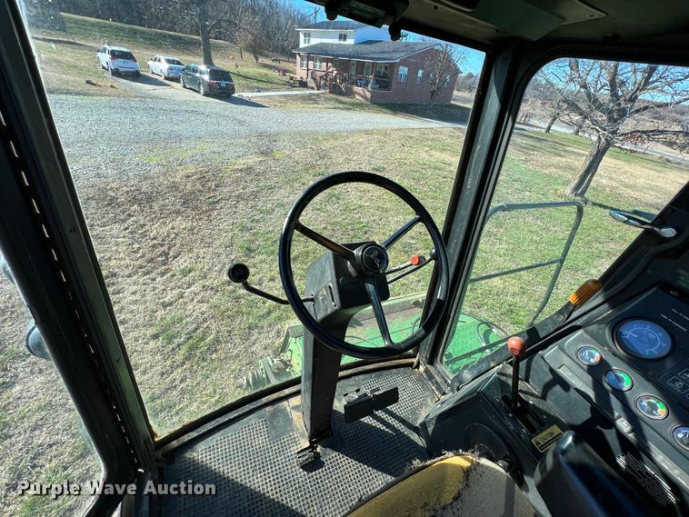image for item ID9259 1979 John Deere 8820  combine