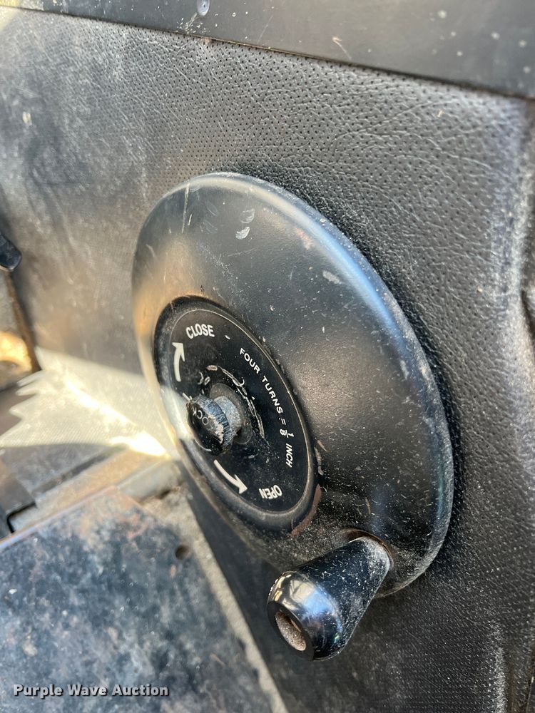 image for item ID9259 1979 John Deere 8820  combine