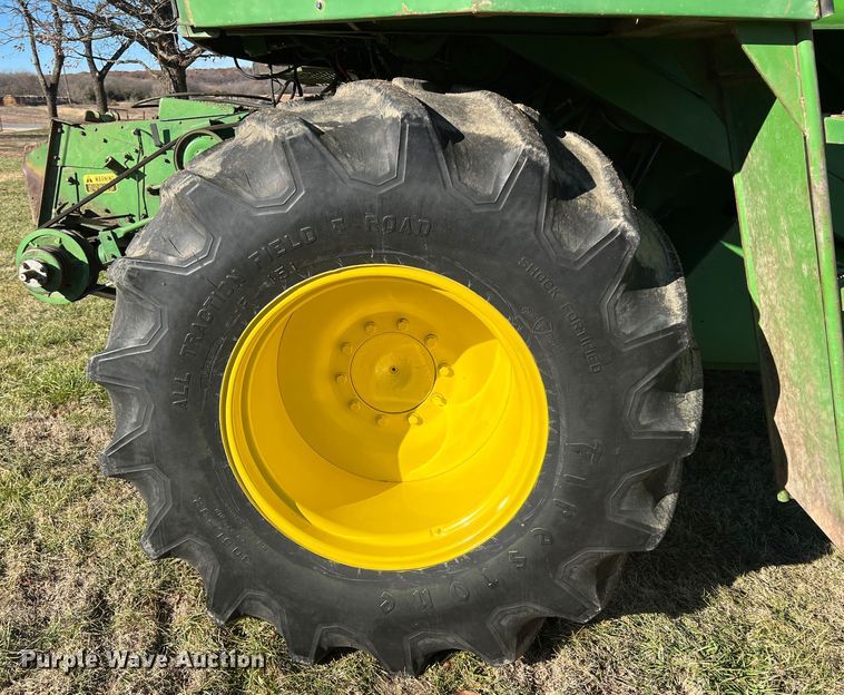 image for item ID9259 1979 John Deere 8820  combine