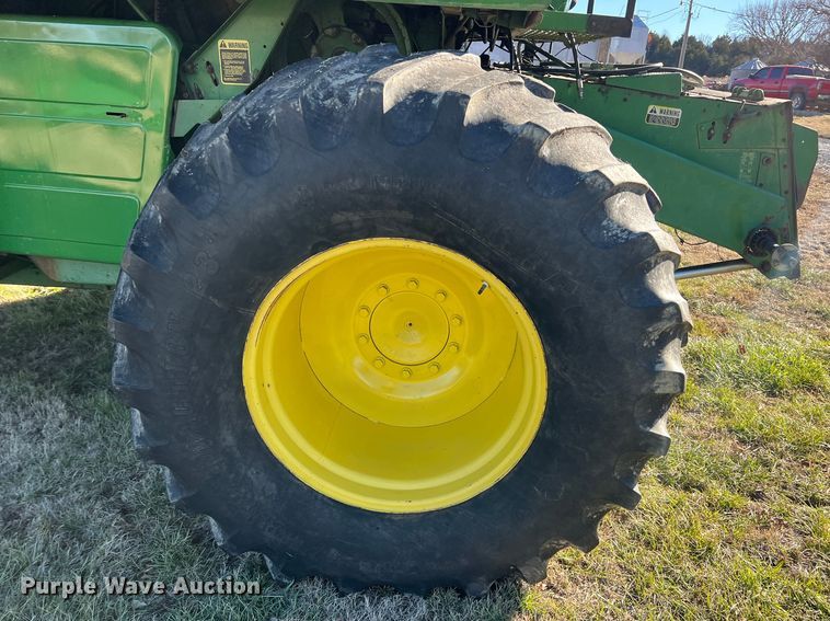 image for item ID9259 1979 John Deere 8820  combine