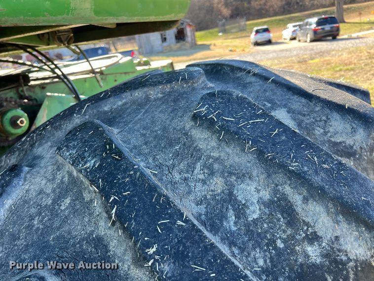 image for item ID9259 1979 John Deere 8820  combine