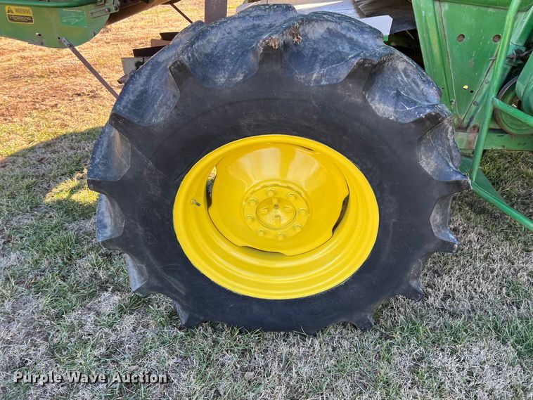 image for item ID9259 1979 John Deere 8820  combine