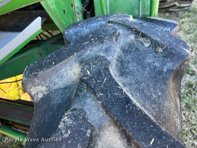 image for item ID9259 1979 John Deere 8820  combine