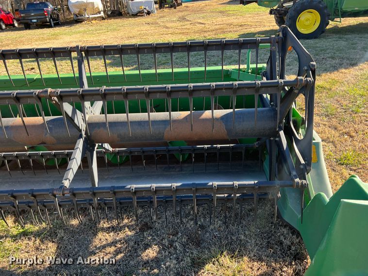 image for item ID9260 1998 John Deere 925  flex head