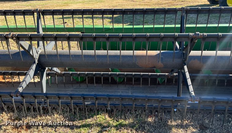 image for item ID9260 1998 John Deere 925  flex head