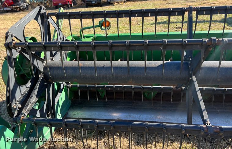 image for item ID9260 1998 John Deere 925  flex head