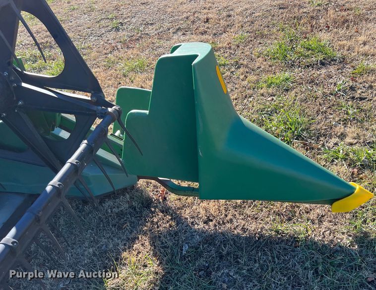 image for item ID9260 1998 John Deere 925  flex head