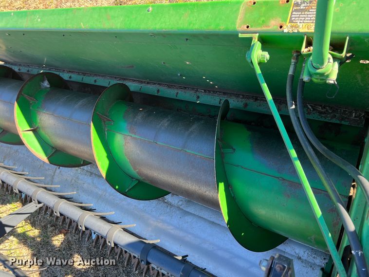 image for item ID9260 1998 John Deere 925  flex head