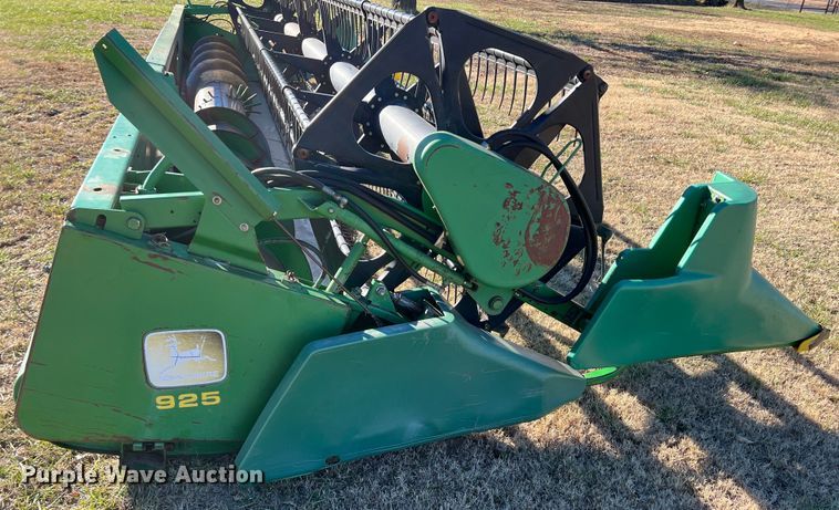 image for item ID9260 1998 John Deere 925  flex head