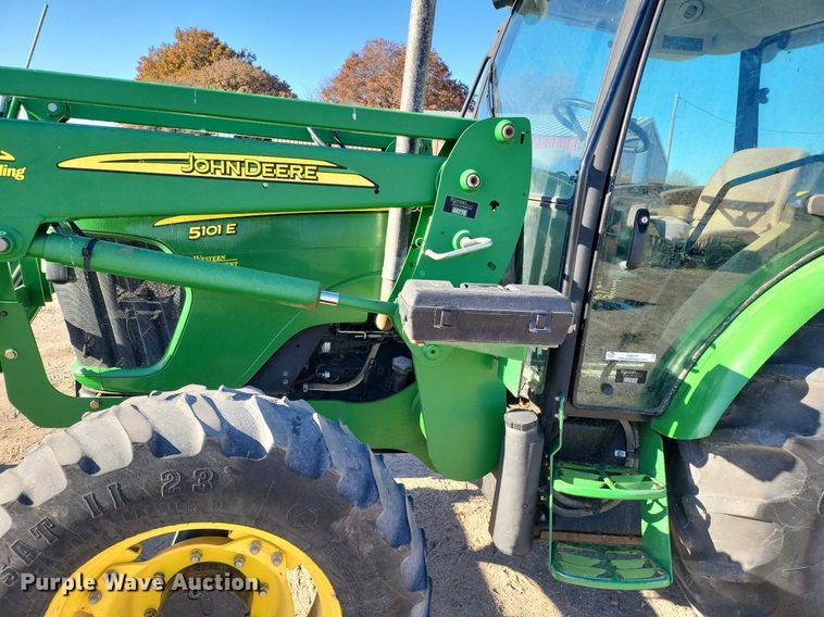 image for item IU9902 2010 John Deere 5101E  MFWD tractor