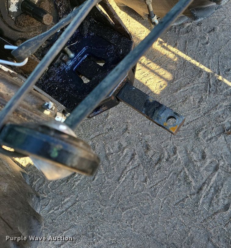 image for item IU9902 2010 John Deere 5101E  MFWD tractor