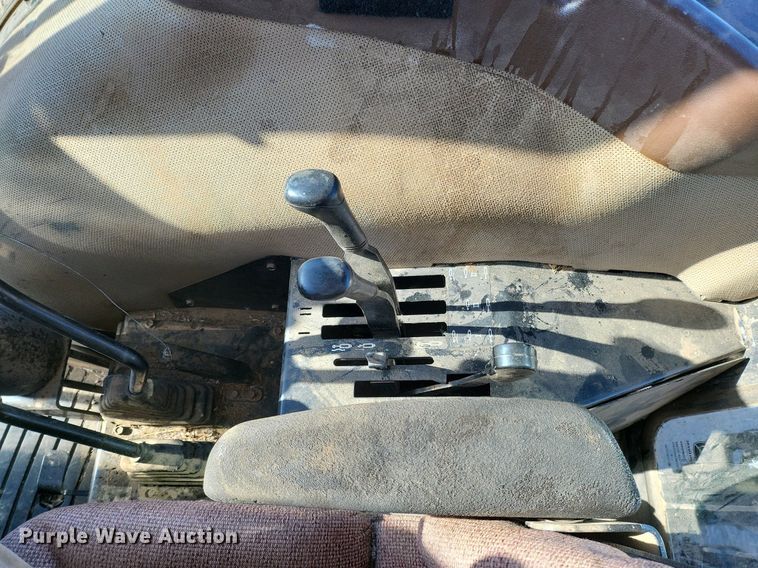 image for item IU9902 2010 John Deere 5101E  MFWD tractor