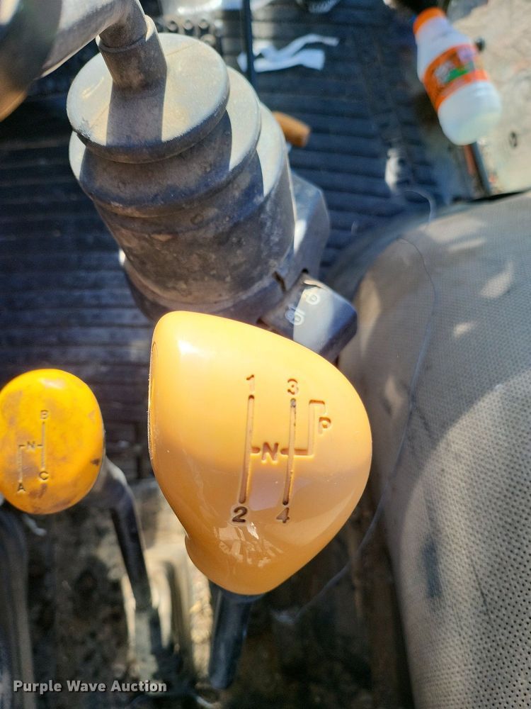 image for item IU9902 2010 John Deere 5101E  MFWD tractor