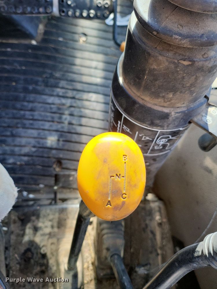 image for item IU9902 2010 John Deere 5101E  MFWD tractor