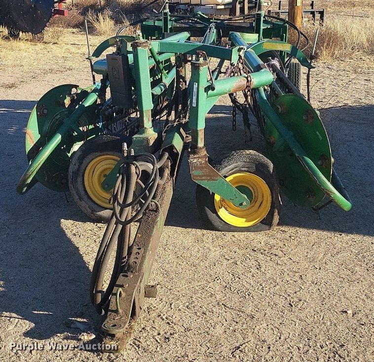 image for item IU9904 John Deere 705  hay rake