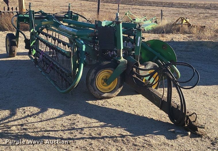 image for item IU9904 John Deere 705  hay rake