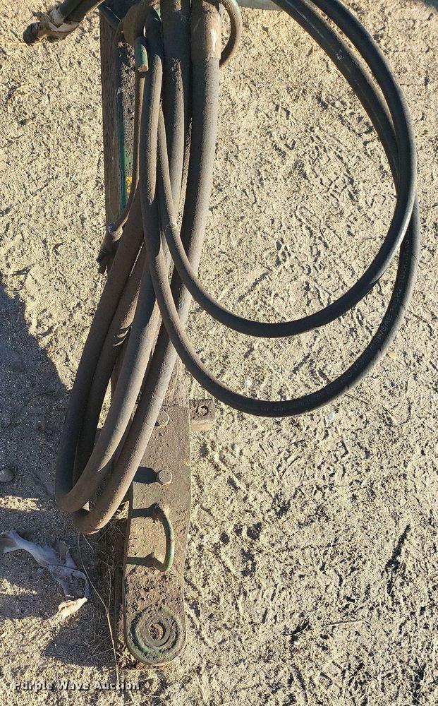 image for item IU9904 John Deere 705  hay rake