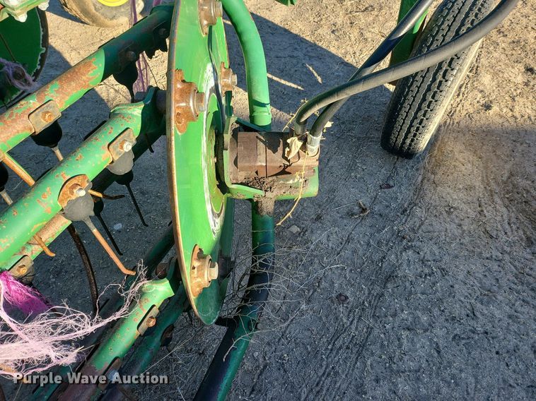 image for item IU9904 John Deere 705  hay rake