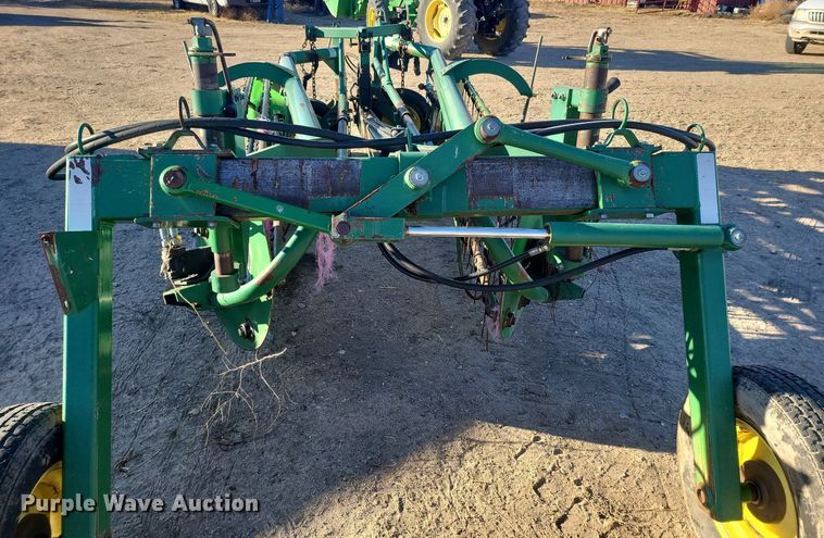 image for item IU9904 John Deere 705  hay rake