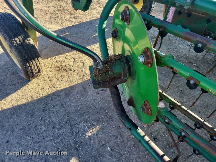 image for item IU9904 John Deere 705  hay rake