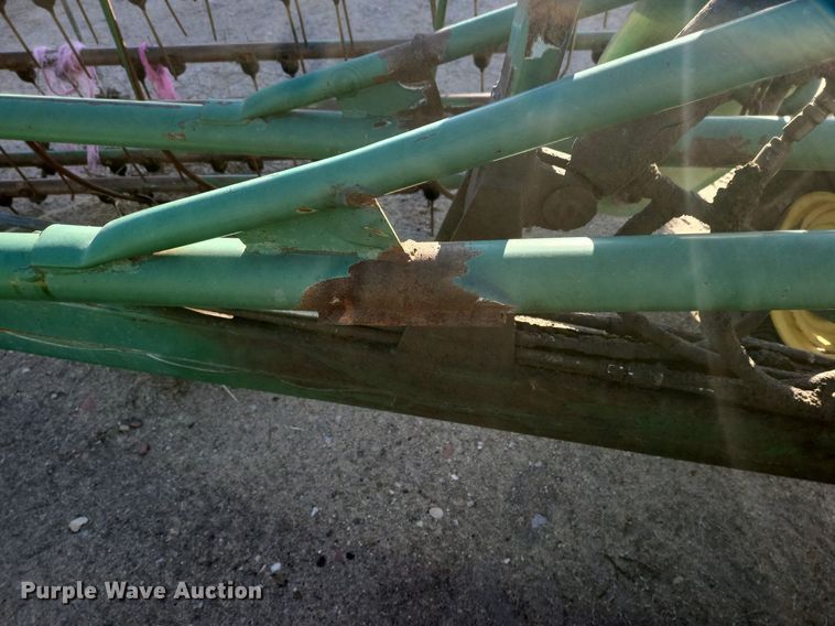 image for item IU9904 John Deere 705  hay rake